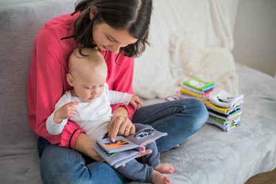 ¿Sabías qué leer cuentos a tus hijos es beneficioso desde sus primeros meses de vida?